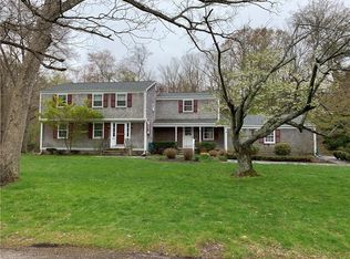 17 Oak Manor Dr, Barrington, RI 02806