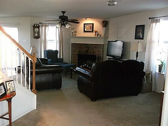 5th image of 300 Fawn Hill Dr
