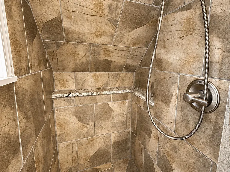 2002 Valentine Ave #2 — Photo 32
