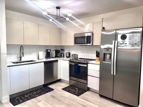 19380 NE 26th Ave #304, Miami, FL 33180