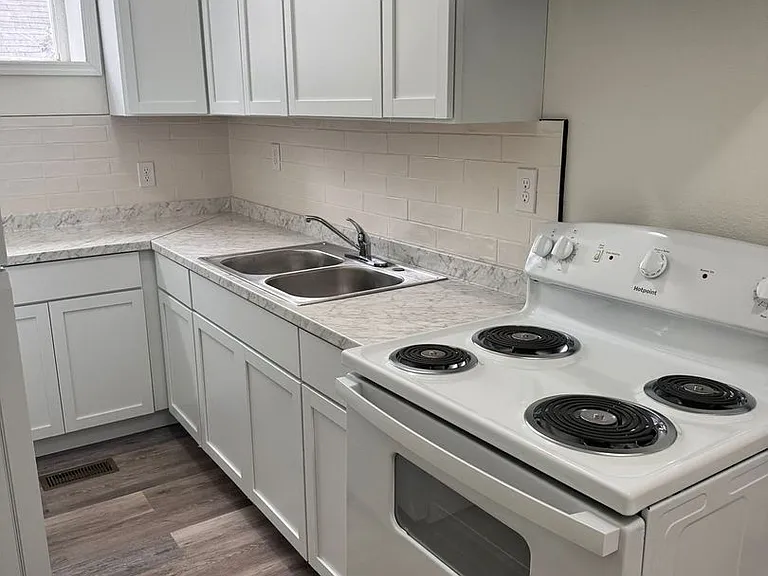 616 Bellaire Ave — Photo 6