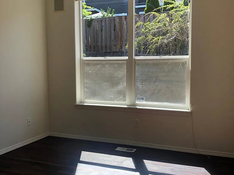 bedroom 4 on the 1st floor
