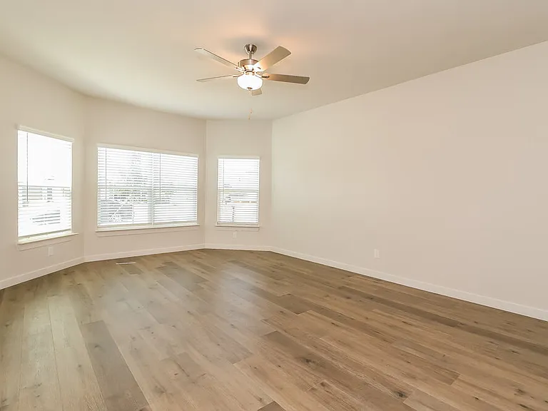 1513 Woodwinds Dr — Photo 11