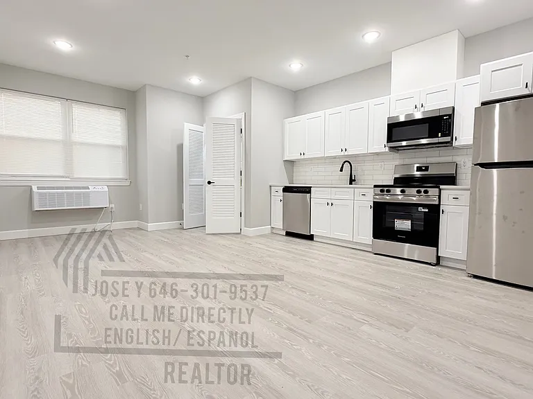 168-170 Fair St #100 — Photo 2