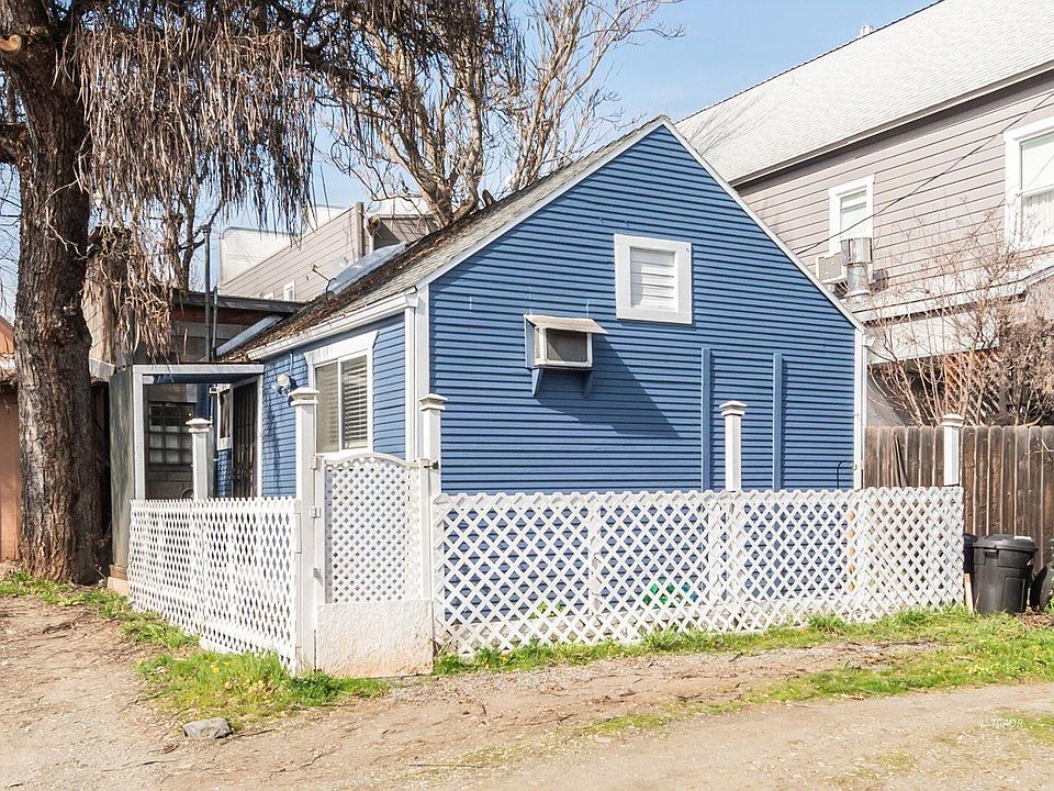 1st image of 493 Main St
