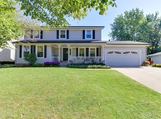 16 Pembrook Cir, Bloomington, IL
