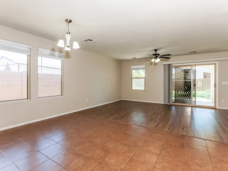 37870 N Beverly Ave — Photo 6