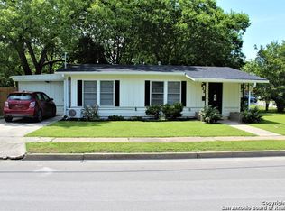 622 N Cherry St, Seguin, TX 78155