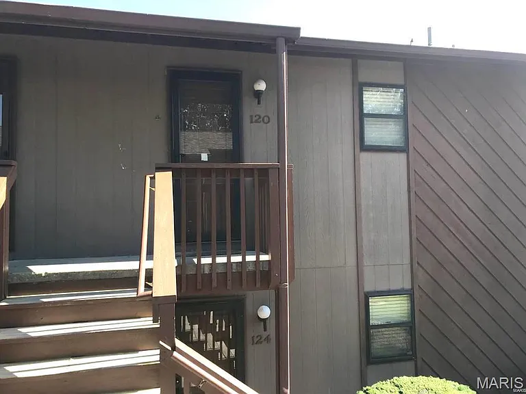 122 Ashley Dr — Photo 2