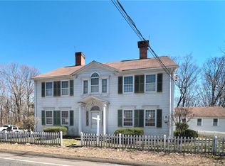 562 Amity Rd APT E, Bethany, CT 06524