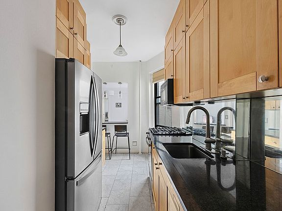3rd image of 166 E 92nd St APT 4C