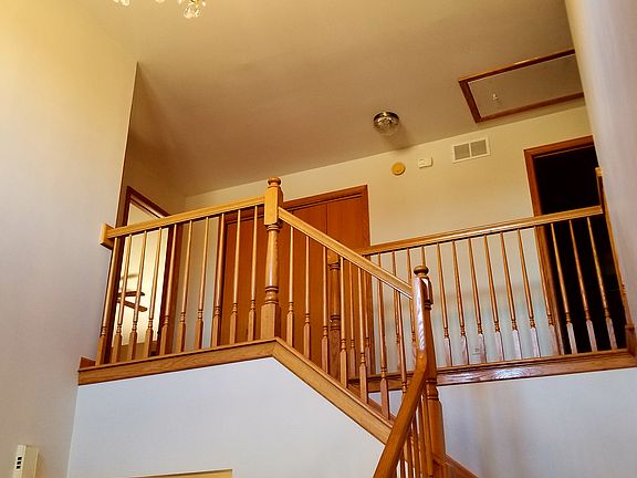 3rd image of 8523 Hollybrook Ln