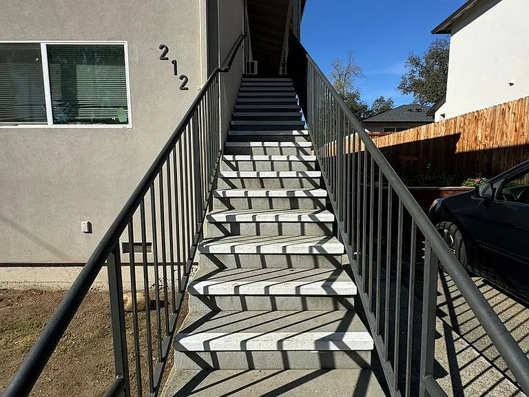 212 D Street — Photo 9
