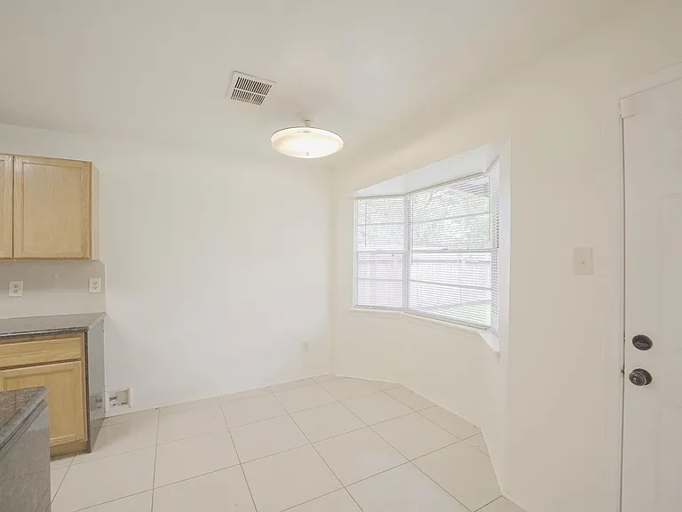 9811 Mango St — Photo 10