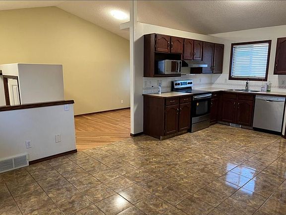 2nd image of 279 Coral Springs Cir NE