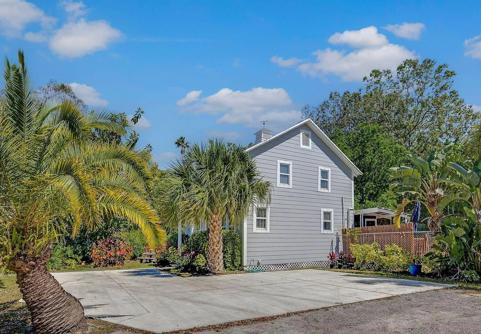 3 bed, 2.0 bath, 1248 sqft, $3,300 — Photo 2