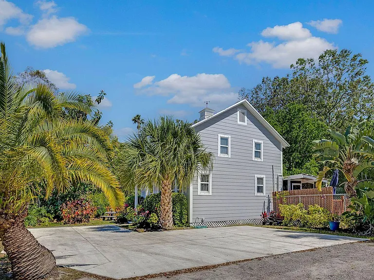 1425 E Crisafulli Rd — Photo 2