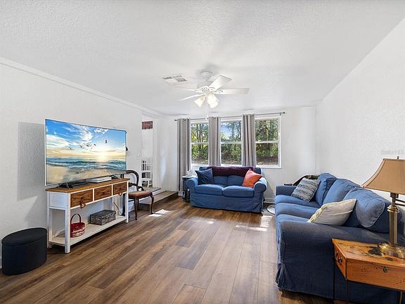 4th image of 36228 Clinton Ave