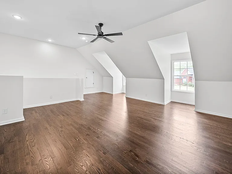 270 Harold Dr — Photo 30
