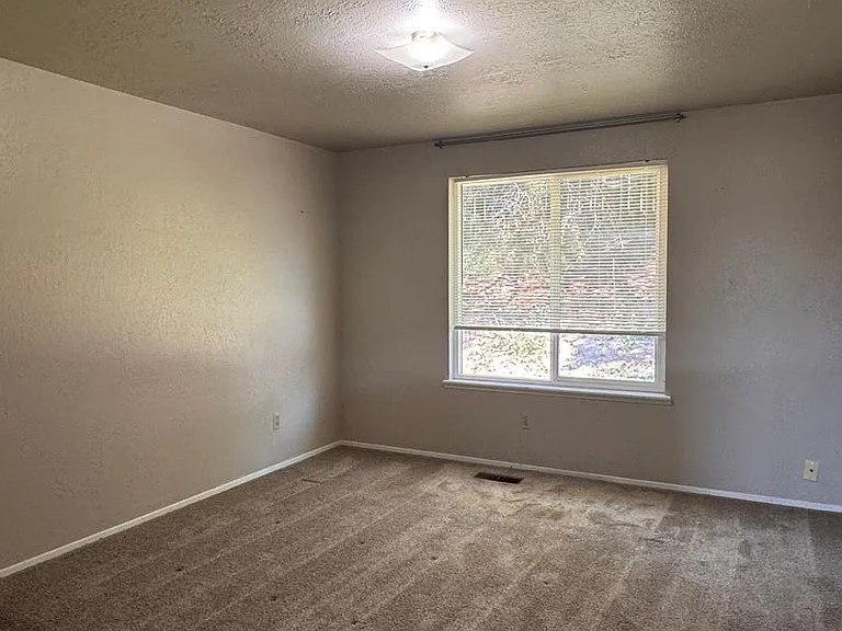 5303 N Sky Vista Ave — Photo 21