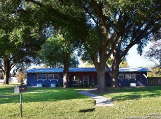 130 Trinity Ln, Seguin, TX 78155