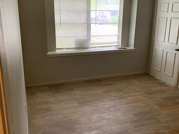 3rd image of 5147 Dumore Dr