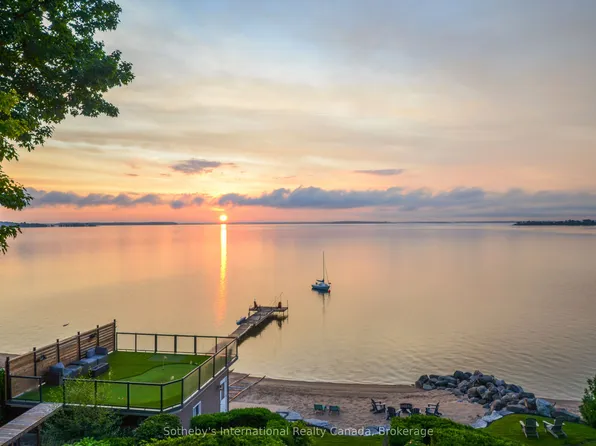 29 McArthur Dr, Penetanguishene, ON L9M 1X3