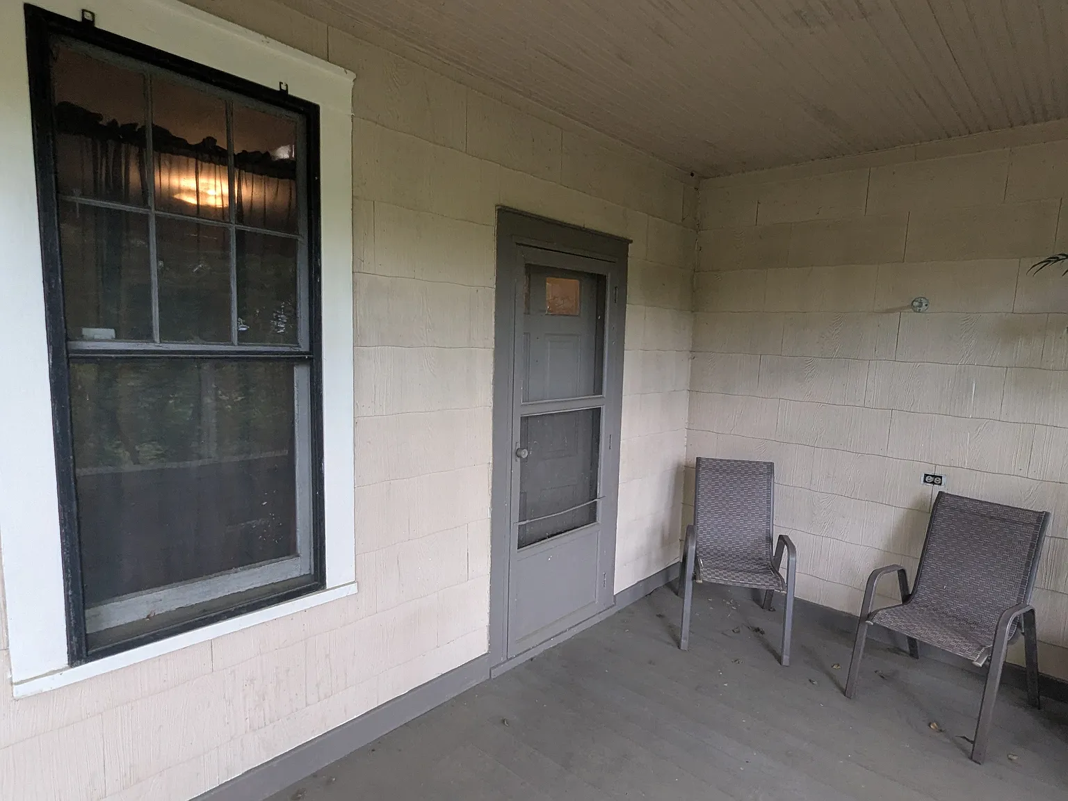 3 bed, 1.5 bath, 2400 sqft, $2,200 — Photo 2
