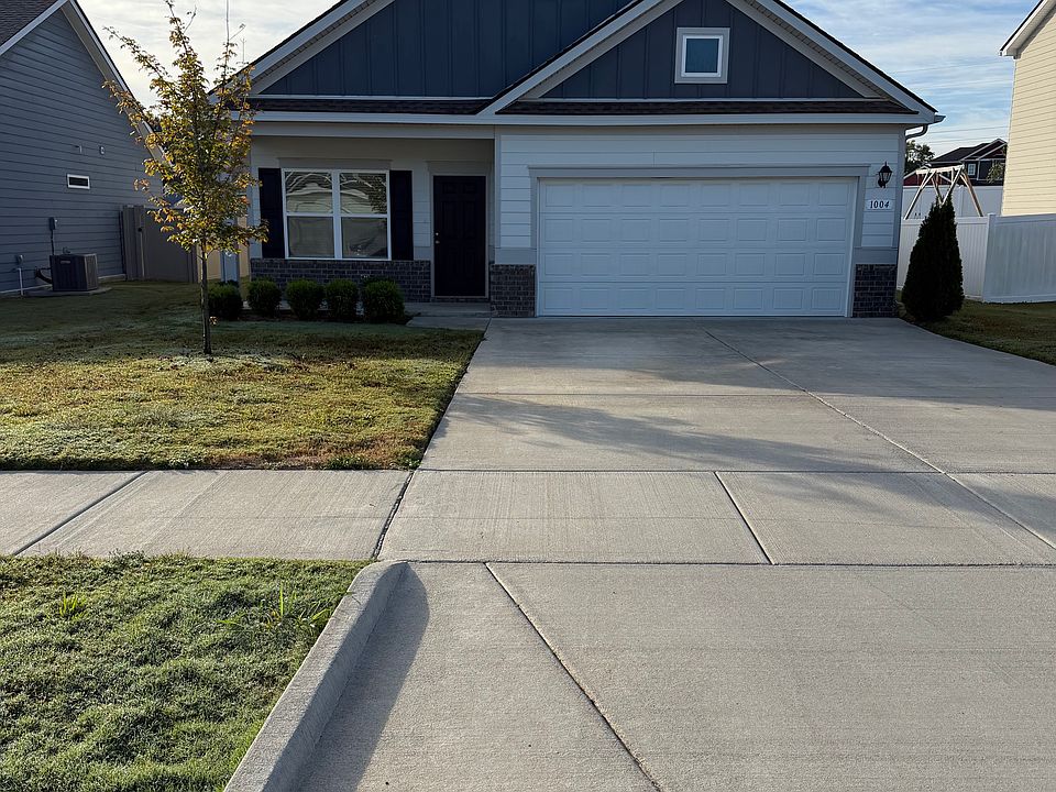 1st image of 1004 Village Ct