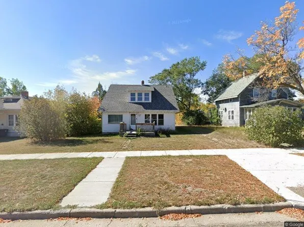 15 1st St NW, Parshall, ND 58770