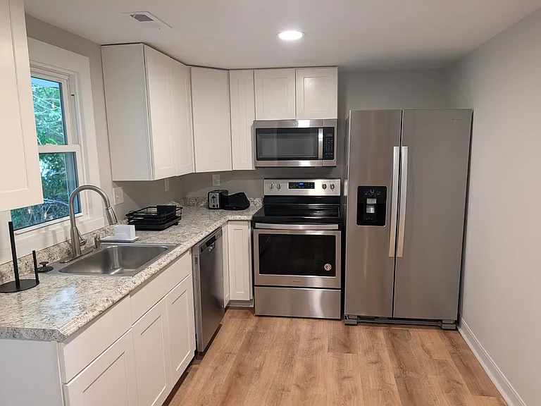 1620 Catawba St #B — Photo 3
