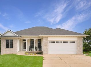 2525 Green Creek Rd, Cedar Falls, IA 50613