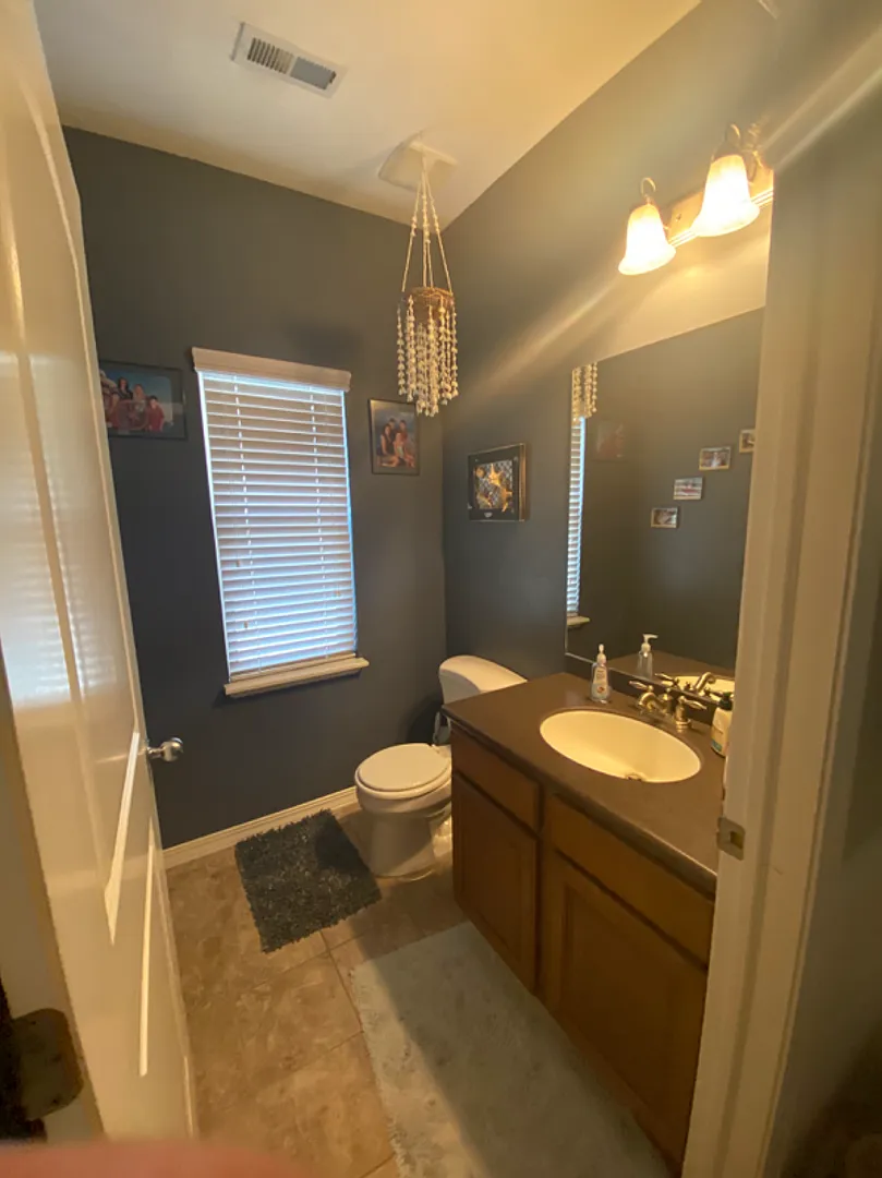 Beautiful 3-Bedroom Townhome in a Prime Location — Photo 3