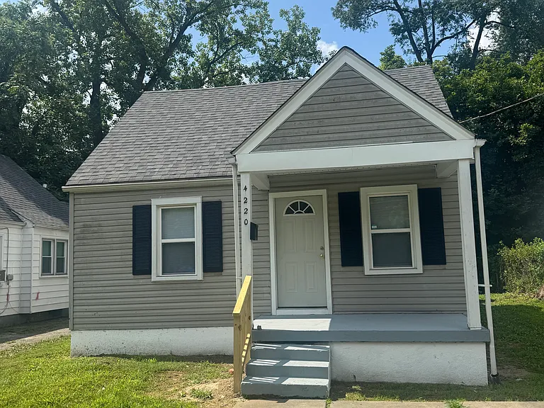 4220 Grand Ave — Photo 1