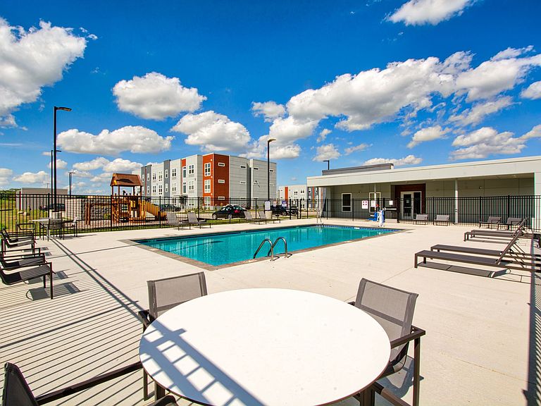 Flats on 5th Apartment Rentals - Des Moines, IA | Zillow