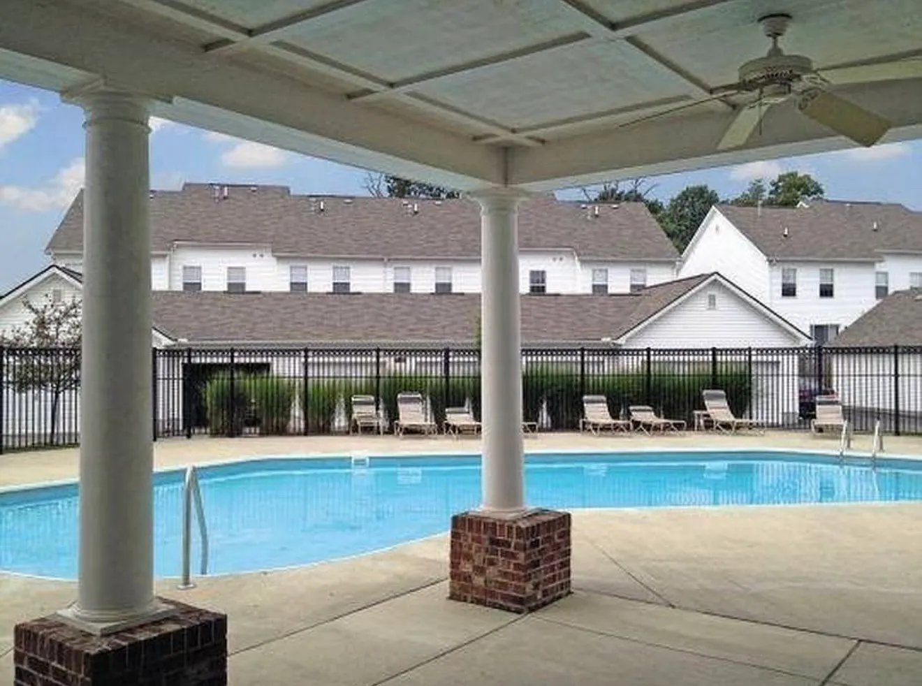 2 bed, 1.5 bath, 1056 sqft, $1,550 — Photo 2