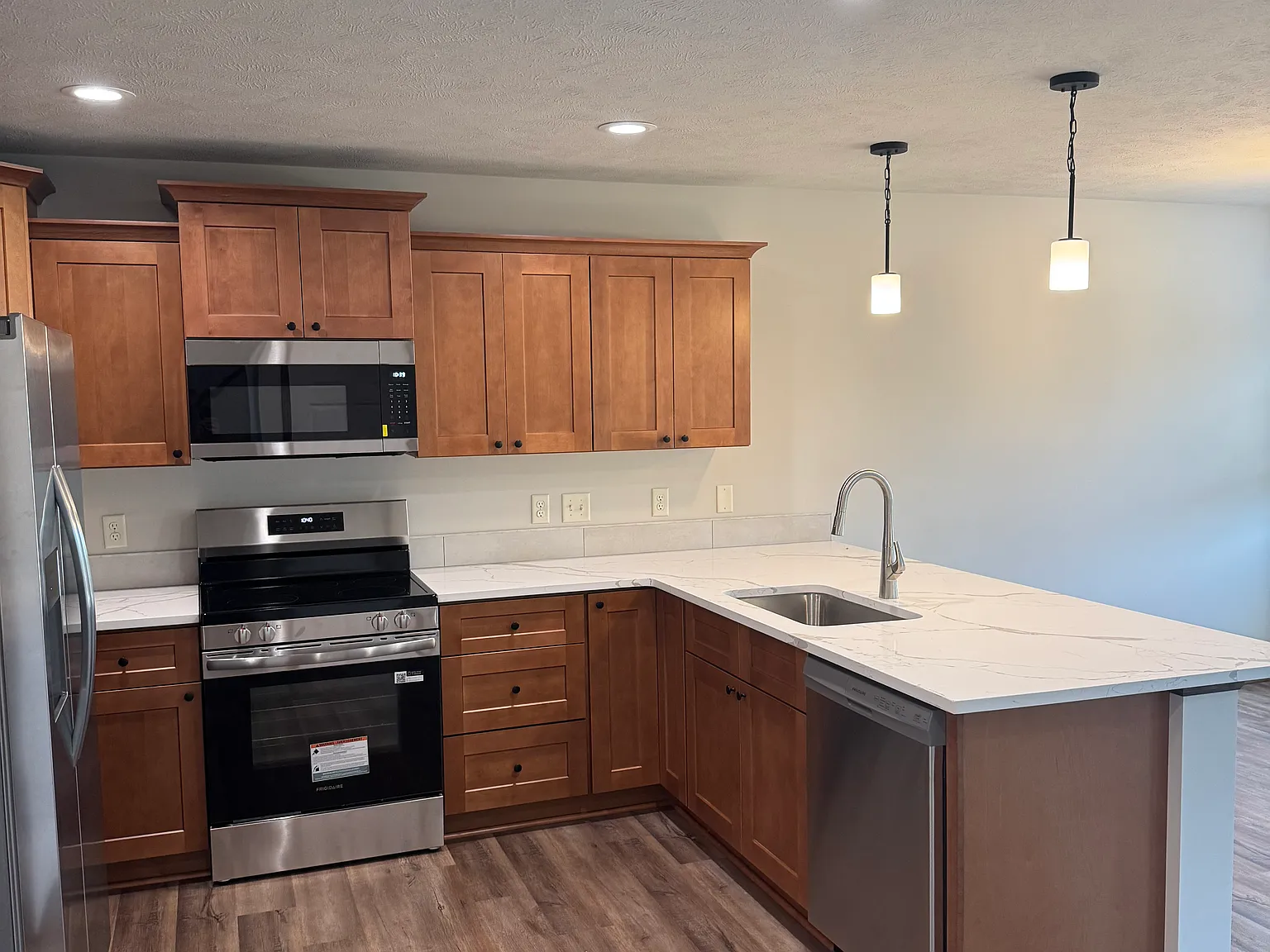 3 bed, 2.5 bath, 1739 sqft, $2,400 — Photo 2