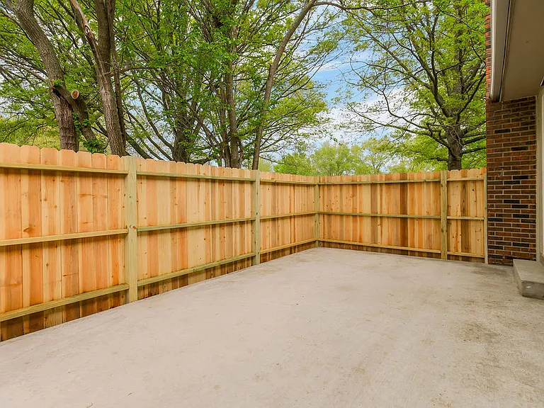 12800 Cambridge Rd — Photo 28