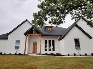 1009 Leo Dr, Poolville, TX 76487