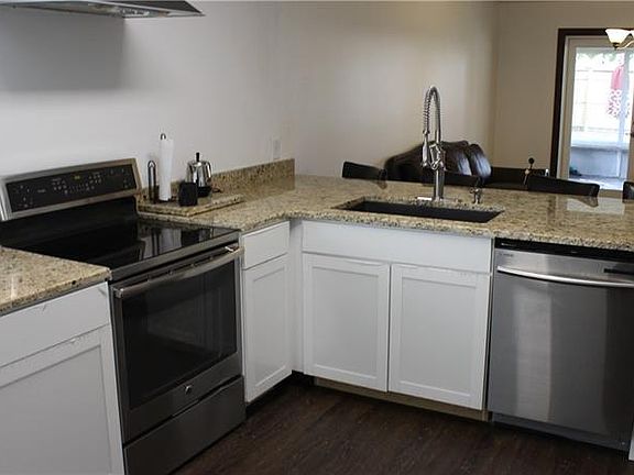 4th image of 3580 Lake Breeze Dr