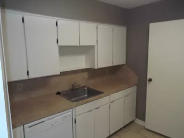 2 bed, 1.5 bath, 1004 sqft, $1,050 — Photo 4