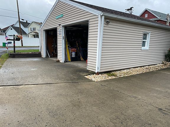 2 door garage with side pad for additional off street parking