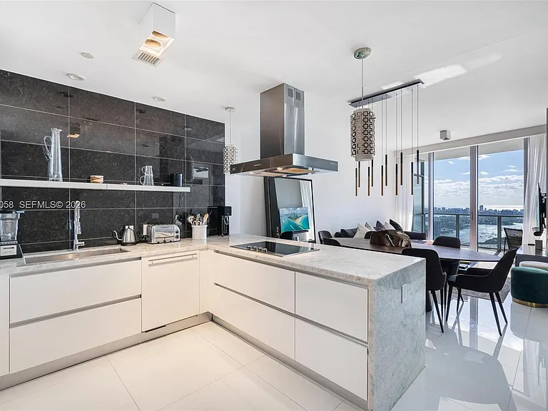 1100 Biscayne Blvd #5203 — Photo 5