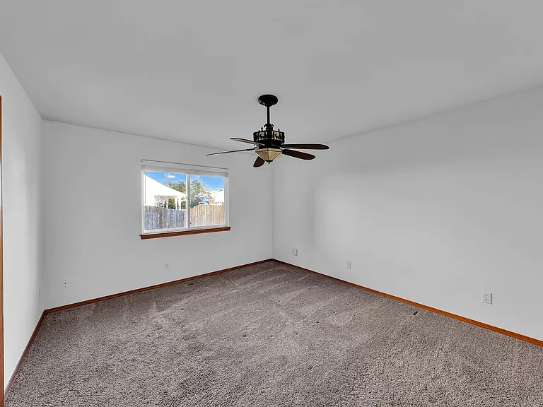 713 SW Puffin St — Photo 7