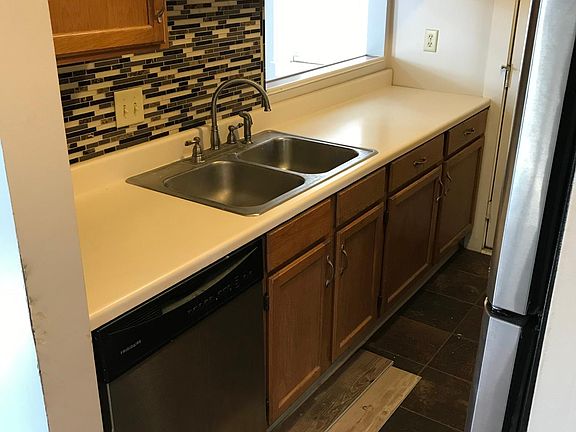 4th image of 207 N Townsend St