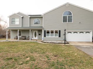 4 Blossom Cir W, Middletown, NJ 07748