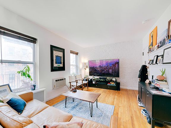 3rd image of 305 W 20th St