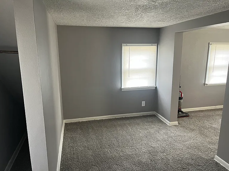 235 E Reynolds St #4 — Photo 9