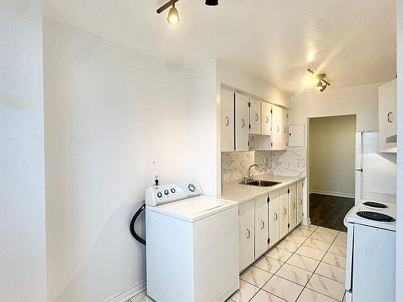 5th image of 1625 Bloor St #420