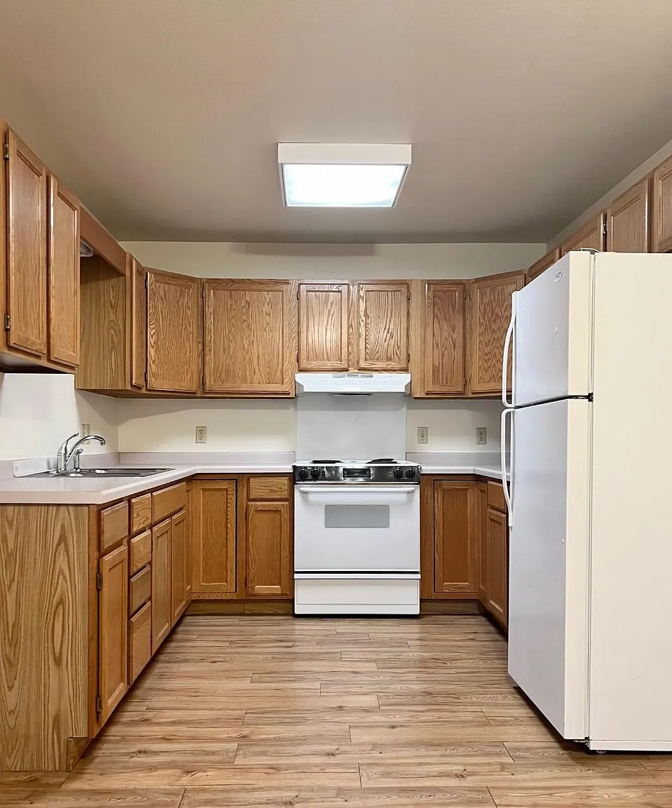 2 bed, $1,100 — Photo 3
